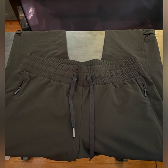 Black, tie-waist joggers w/fun detail, Chico’s sz 00R (XS/XXS). - Picture 3 of 6